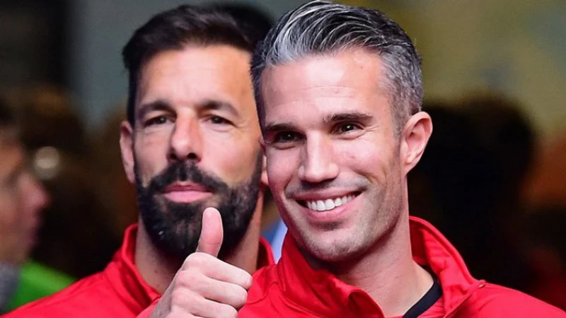 Van Persie hekelt opleiding Nederlandse topclubs: 'Ze moeten echt worden klaargestoomd'