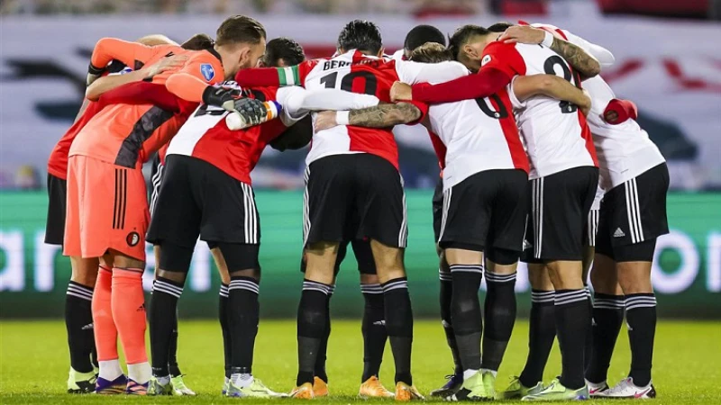 STAND | Feyenoord haalt PSV in en bezit over tweede plaats