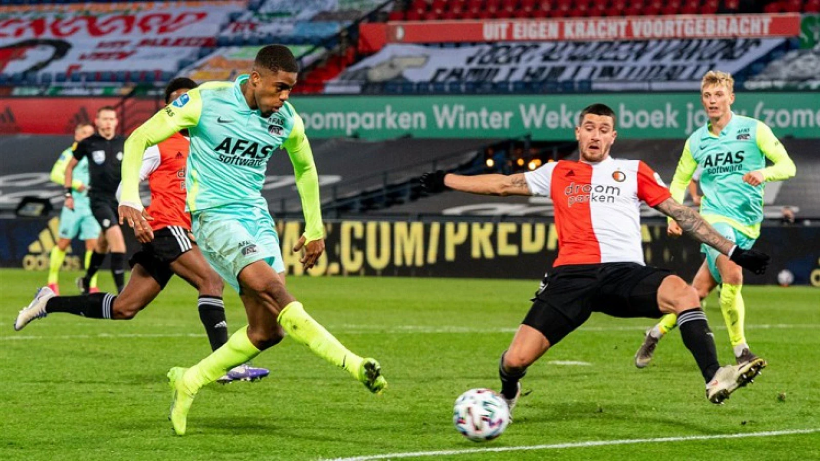 Feyenoord verliest van AZ en mist aansluiting met de top van de Eredivisie