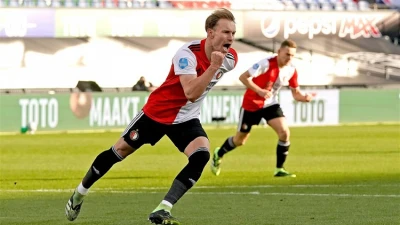 Efficiënt Feyenoord wint na boeiend duel de topper van PSV