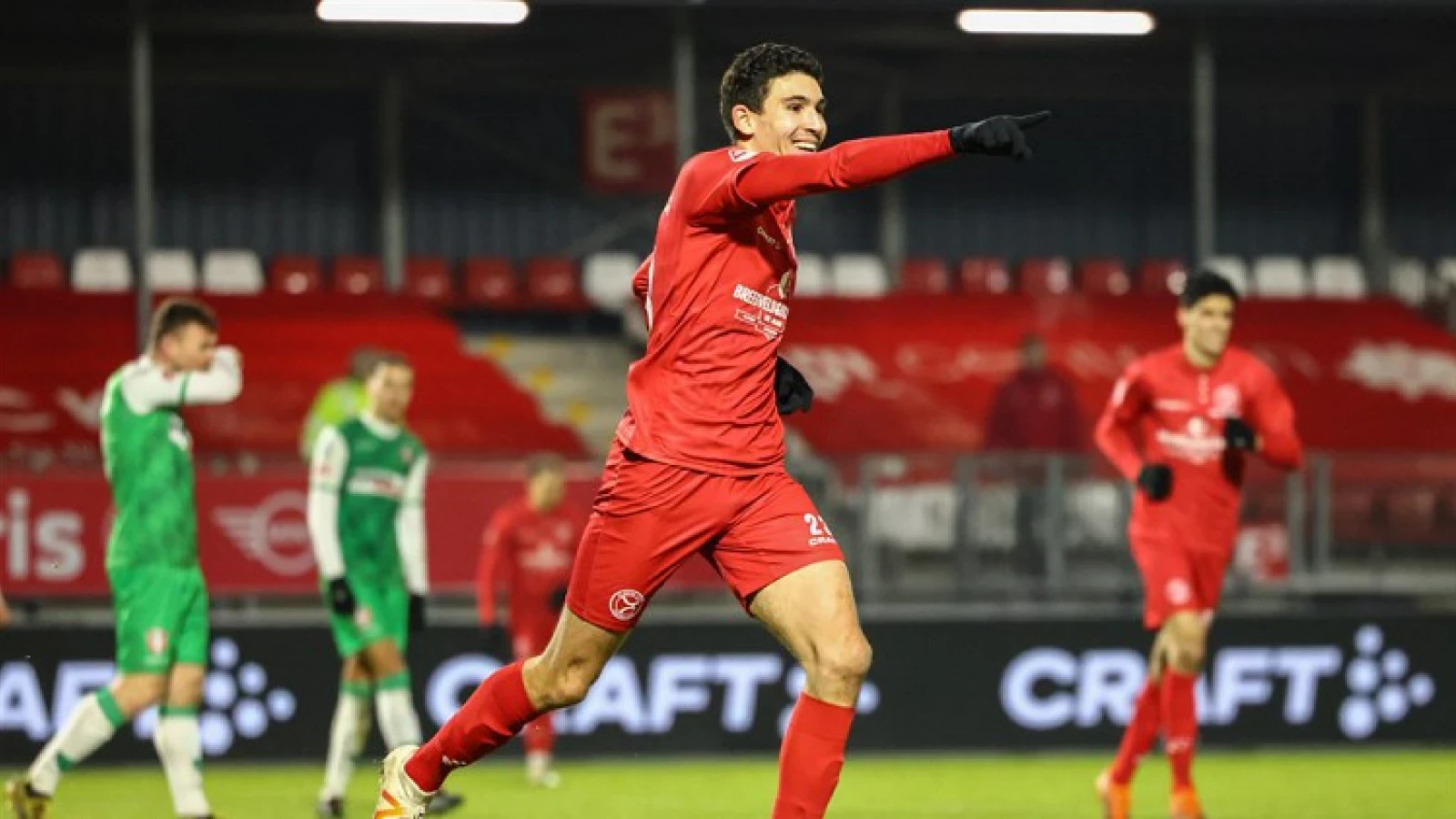 Almere City FC langer door met oud-Feyenoord jeugdspeler