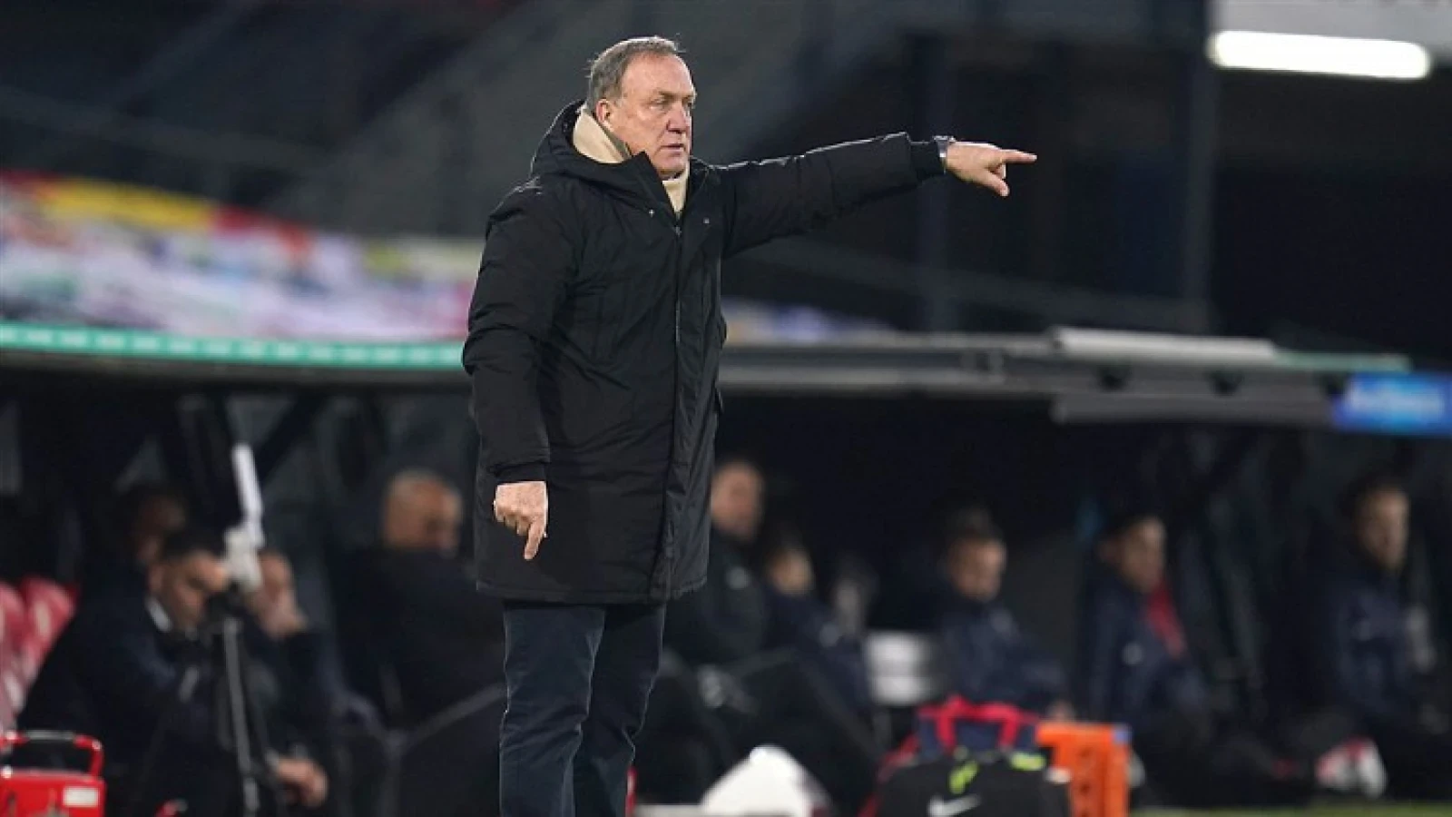Vermoedelijke opstelling: 'Feyenoord start met Botteghin en Linssen in de basis'