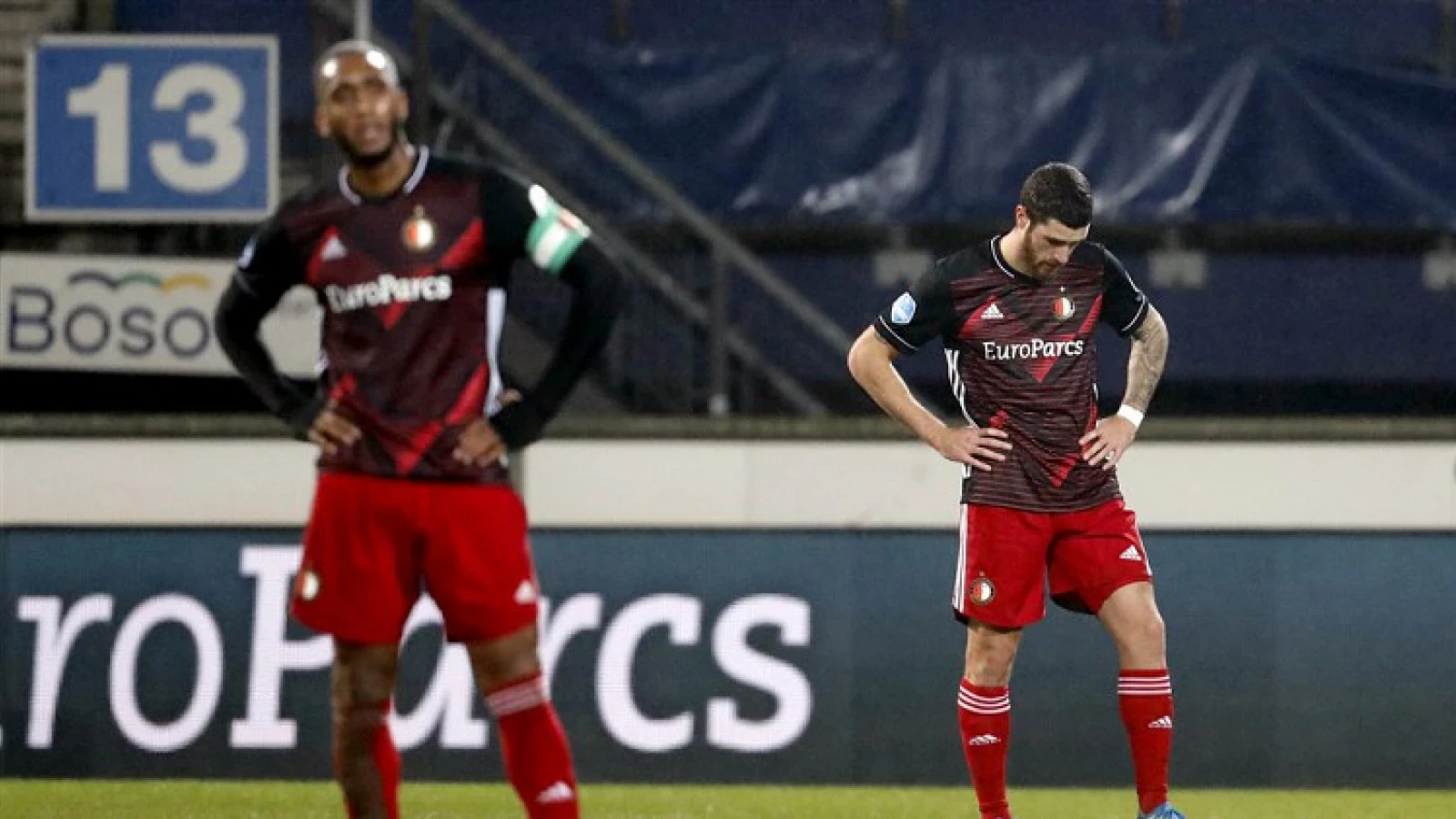 Feyenoord stort in na rode kaart Berghuis en verliest van sc Heerenveen