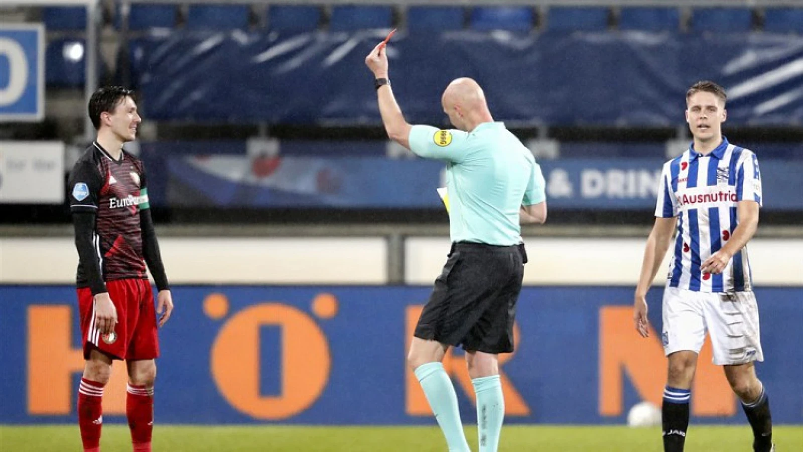 De kranten: 'Dubbele mokerslag voor Feyenoord'