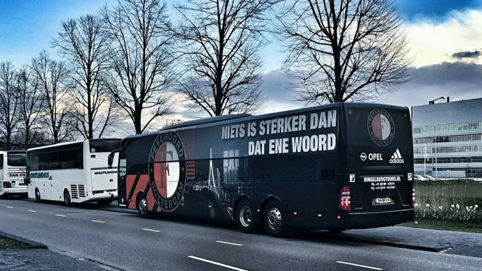 Spelersbus van Feyenoord 'verdwaald' in Amsterdam