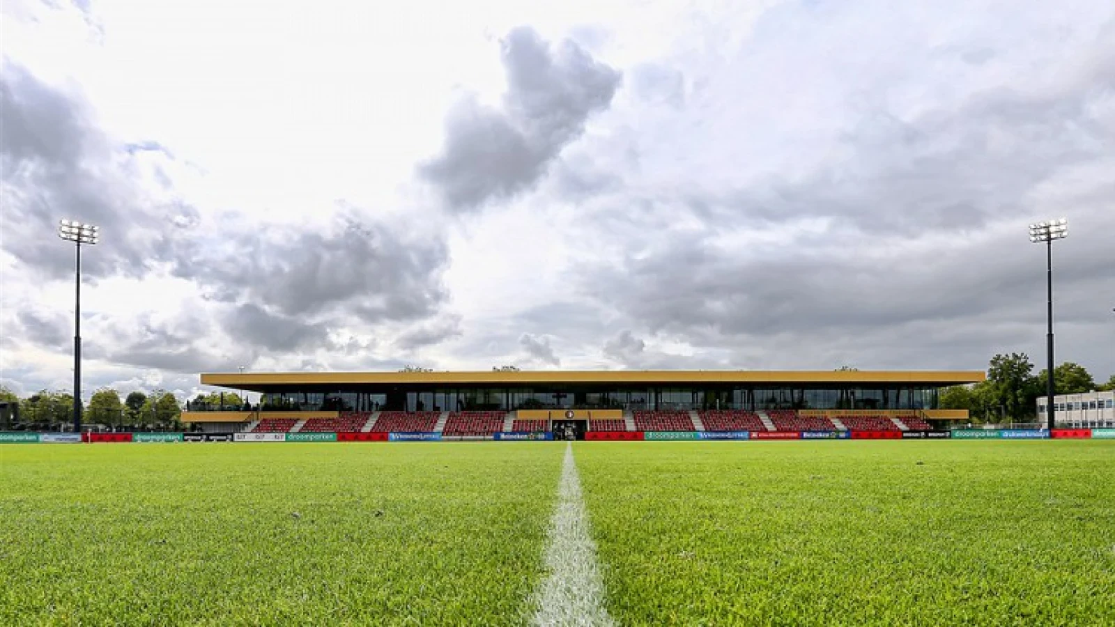 'Voor ontslag voorgedragen trainers blijven werkzaam bij Feyenoord' 