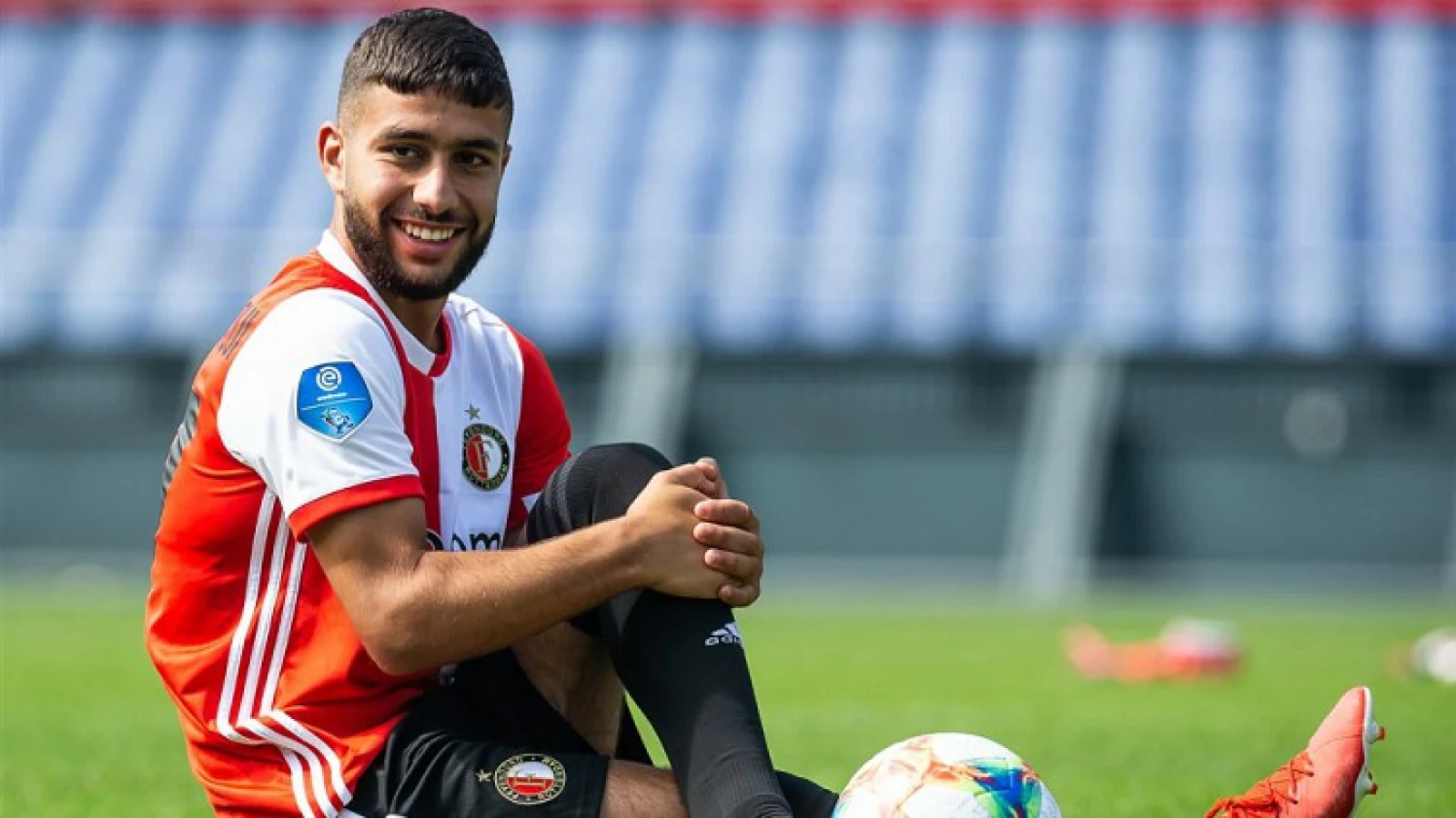 El Bouchataoui: 'Gewoon lekker voetballen, je ding doen en trots zijn dat ik in dit shirt mag spelen'