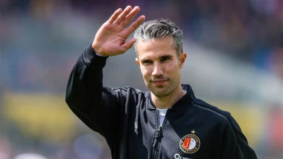 OFFICIEEL | Robin van Persie officieel in dienst bij Feyenoord