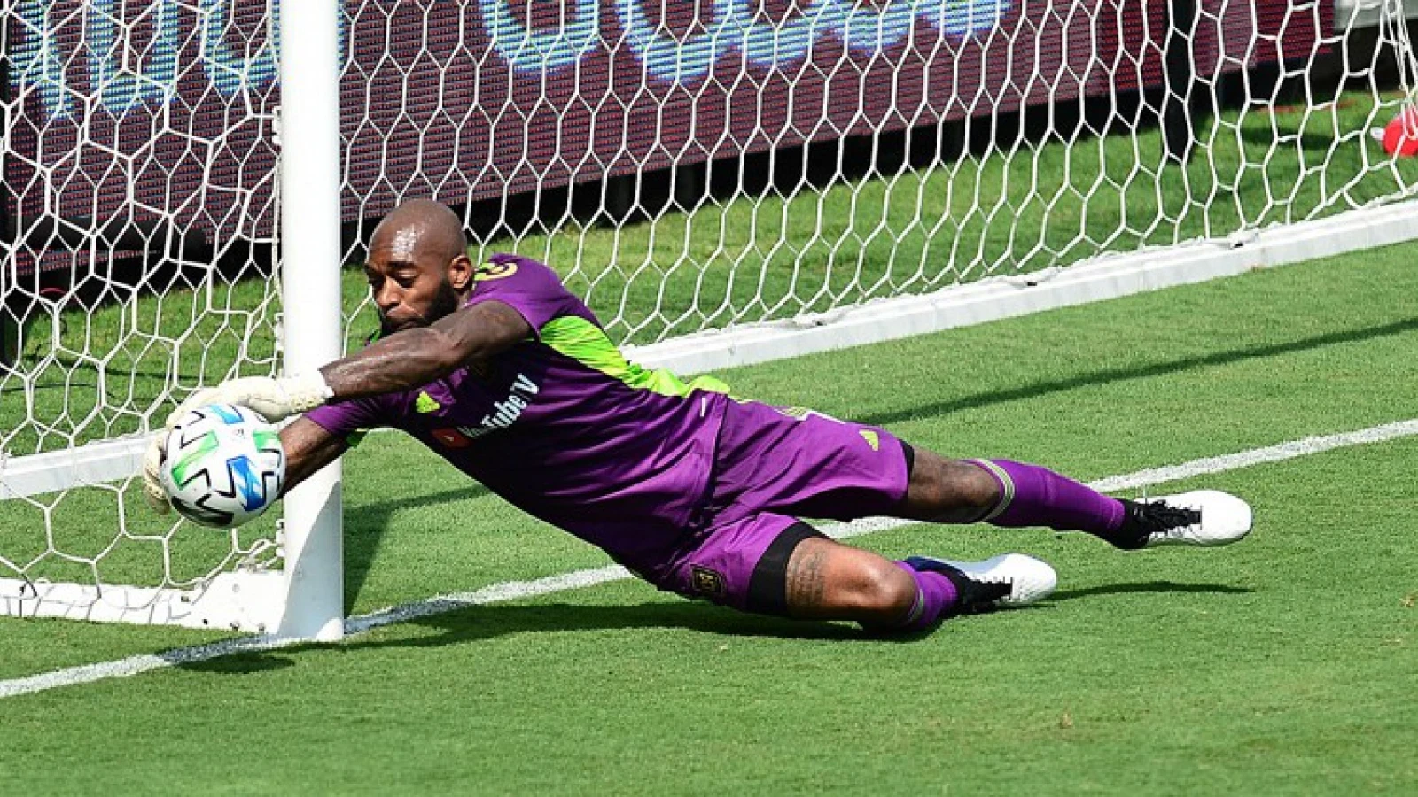 Kenneth Vermeer heeft contract getekend bij nieuwe club