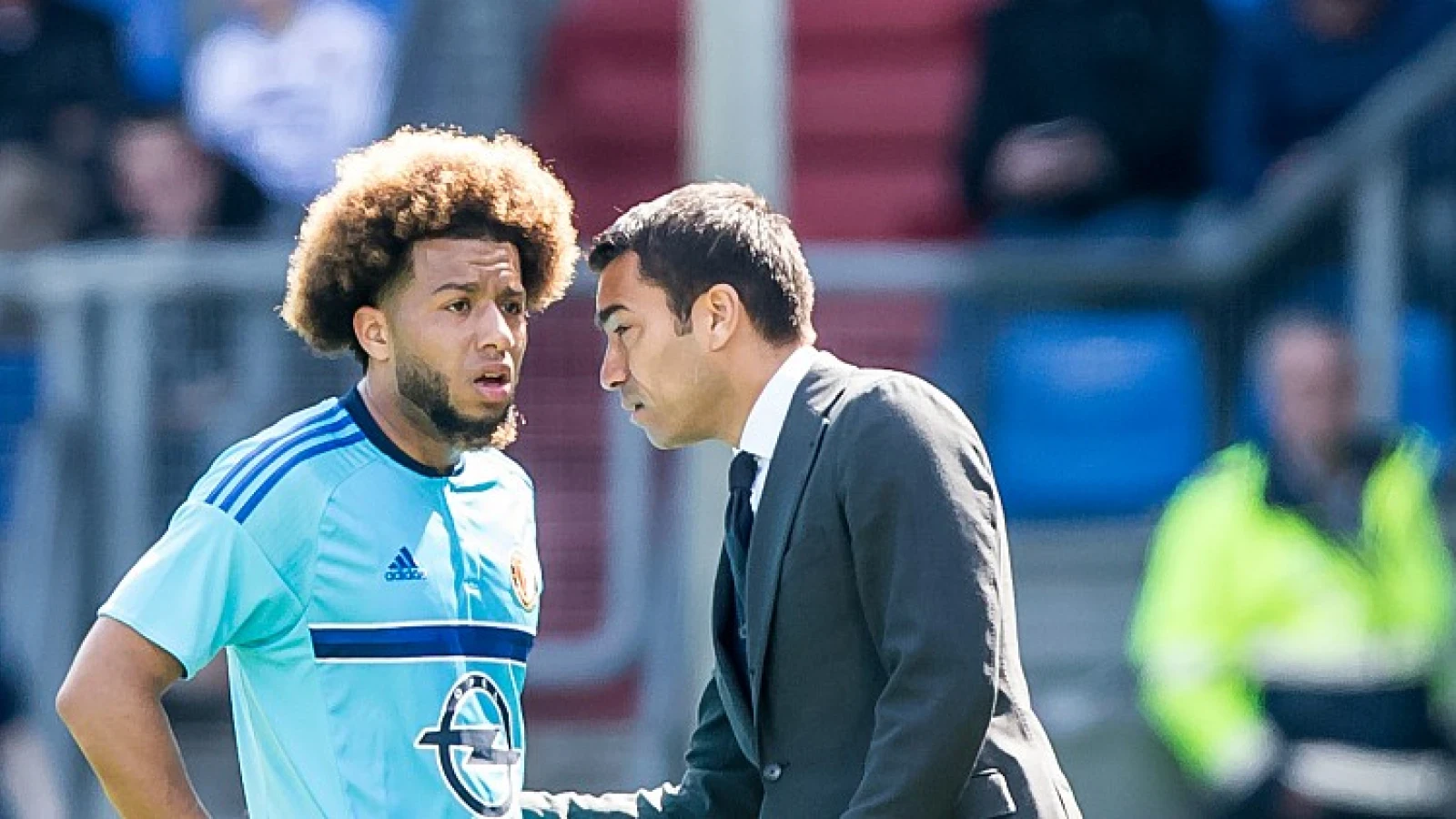 Van Bronckhorst heeft hoop dat Vilhena ook volgend seizoen nog bij Feyenoord speelt