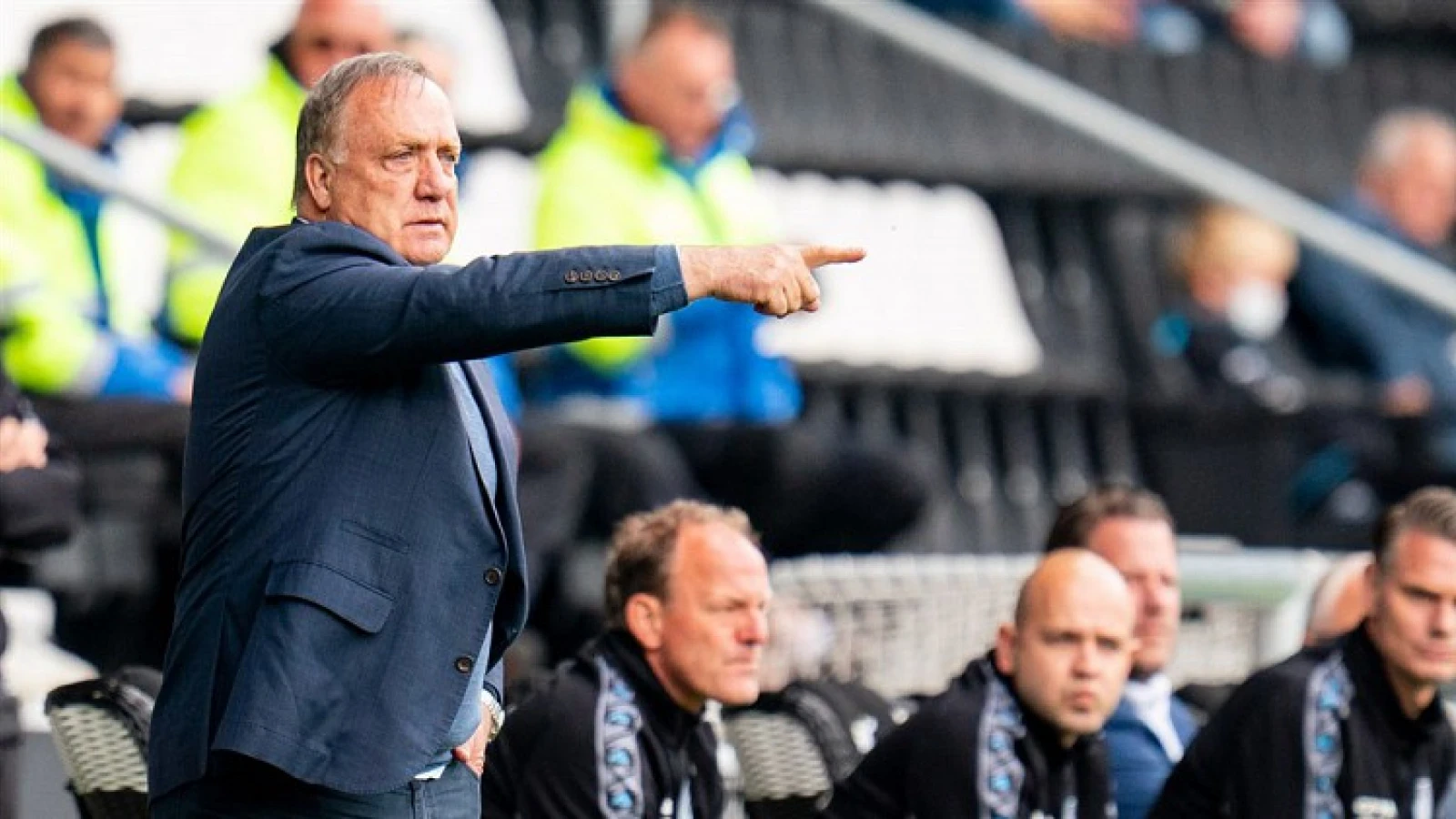 OPSTELLING | Dick Advocaat kiest voor Malacia en Haps in de basis