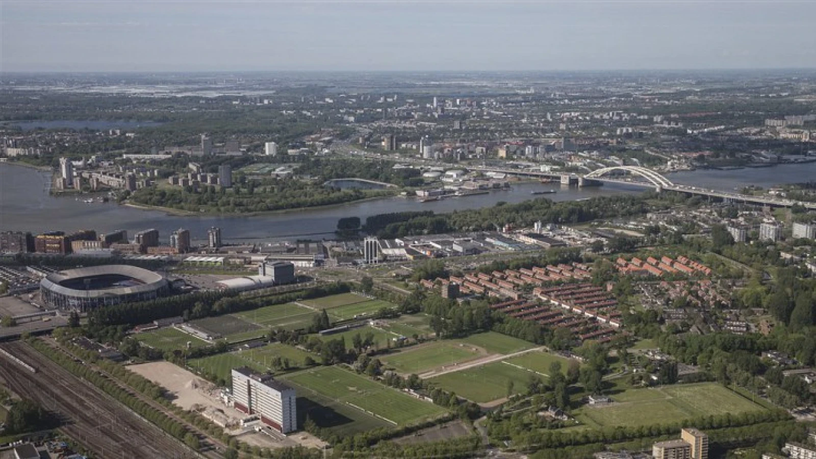 'Rekenkamer Rotterdam kritisch over haalbaarheidsstudie Feyenoord City'