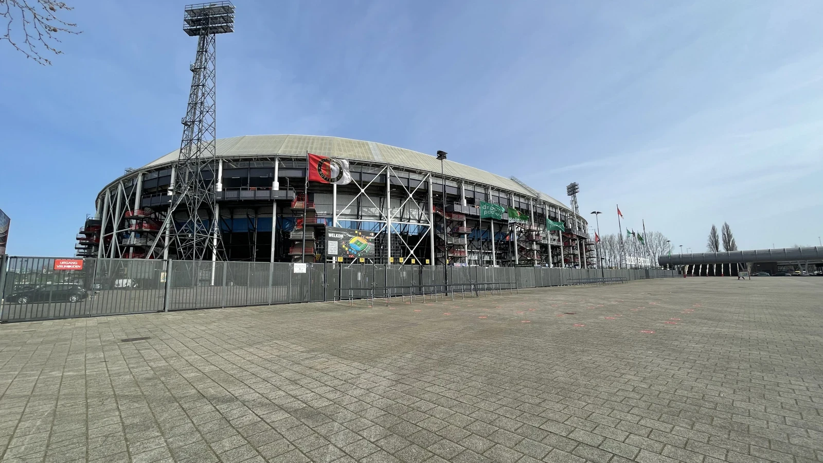 Feyenoord Vrouwen 1 werken eerste training af