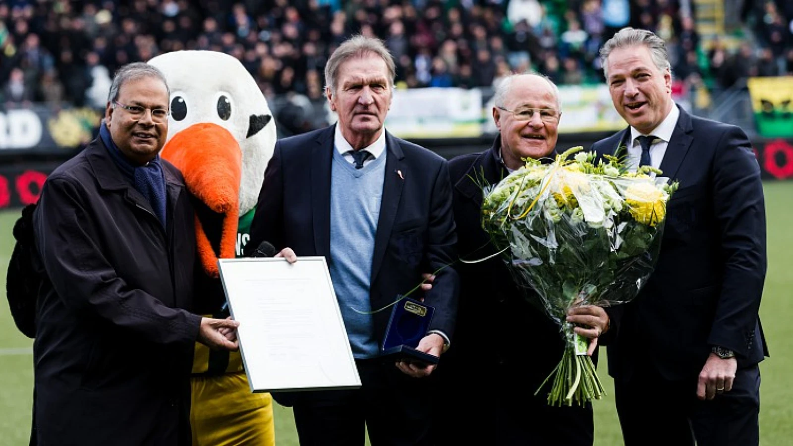 'Als ik trainer van Feyenoord was, zou ik met wat meer mensen achter de bal gaan staan'