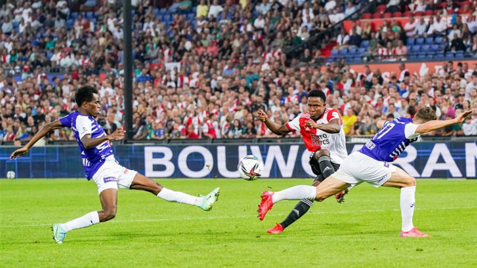 EREDIVISIE | Feyenoord maakt geen fout en staat tweede