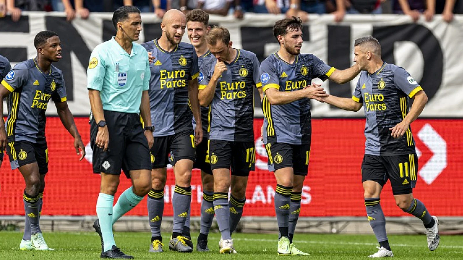 Feyenoord heeft geen moeite met Willem II en wint gemakkelijk in Tilburg