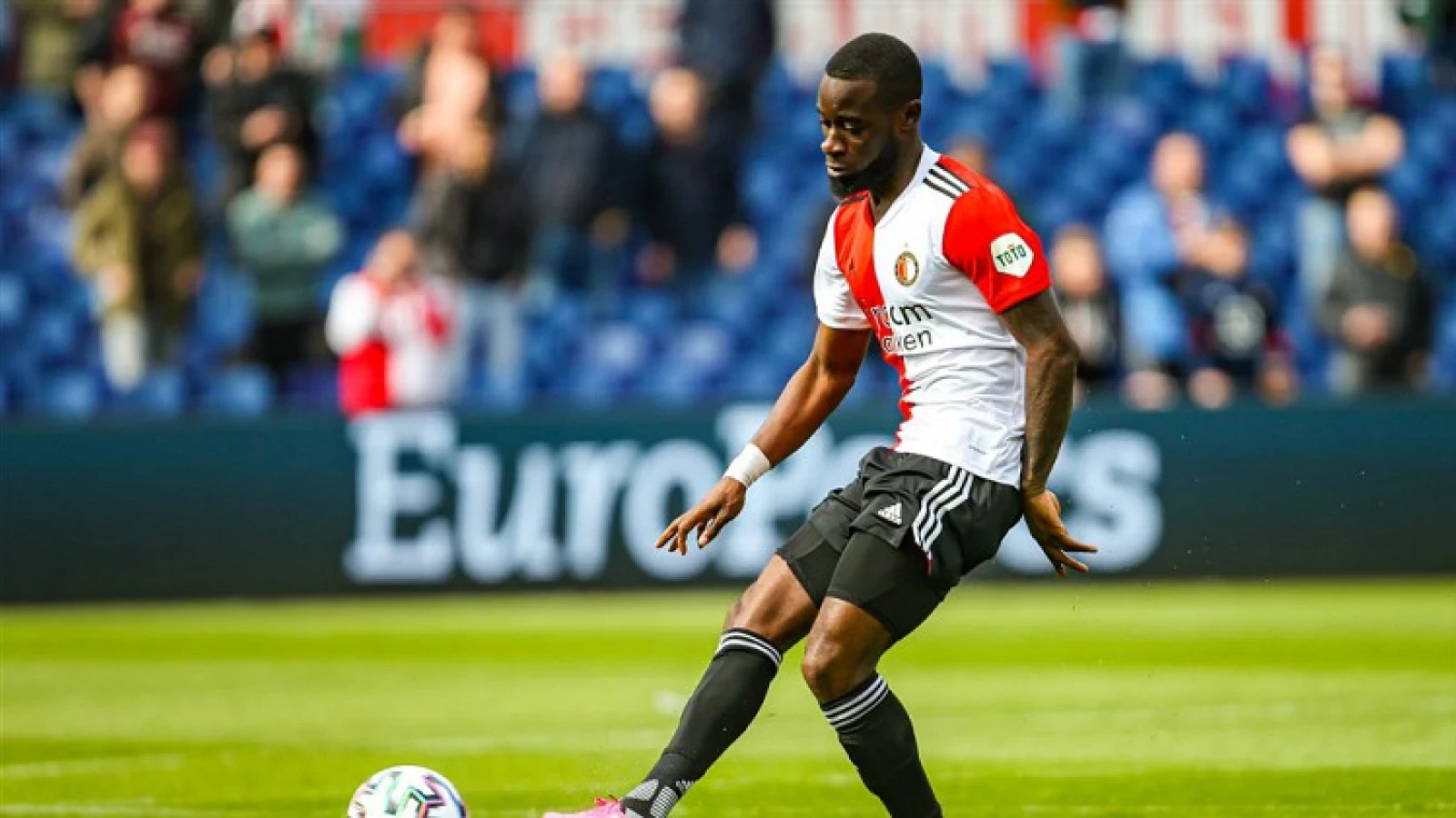 AD: 'Feyenoord hoopt nog steeds op contractverlenging Geertruida'