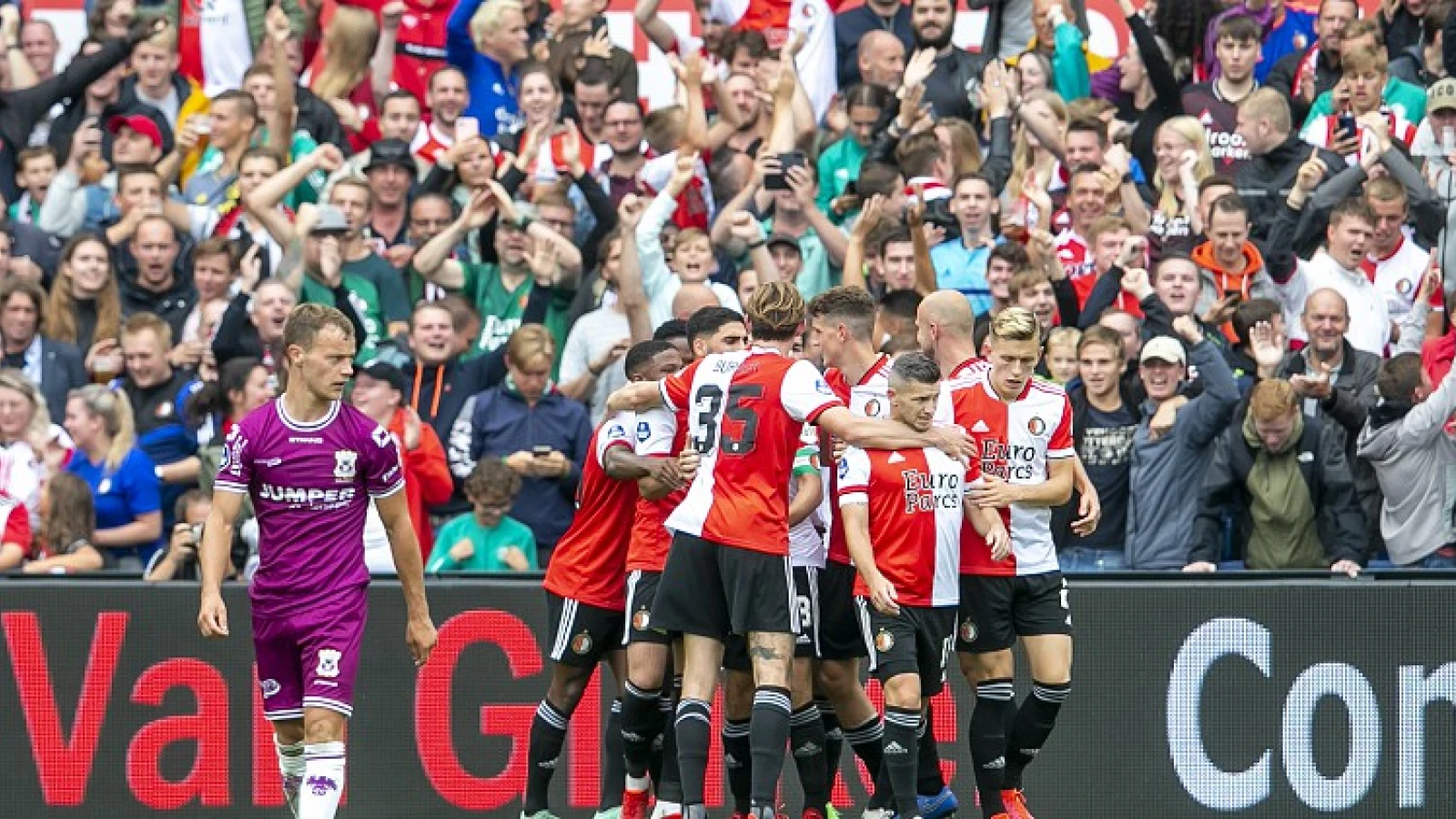 STAND | Feyenoord koploper na winst op Go Ahead Eagles