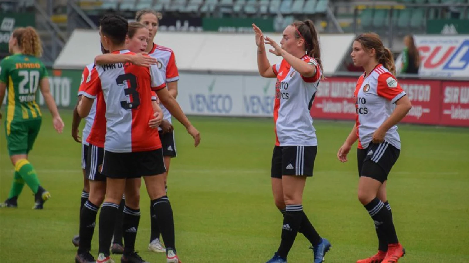 Feyenoord vrouwen spelen gelijk dankzij doelpunt in blessuretijd