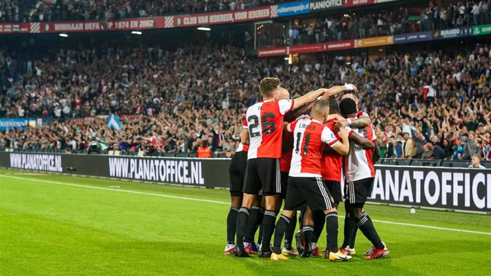 Feyenoord wint na bizarre slotfase van NEC