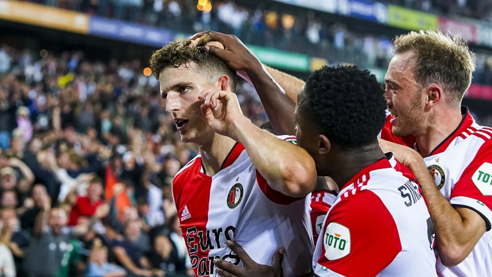STAND | Feyenoord stijgt naar plek drie