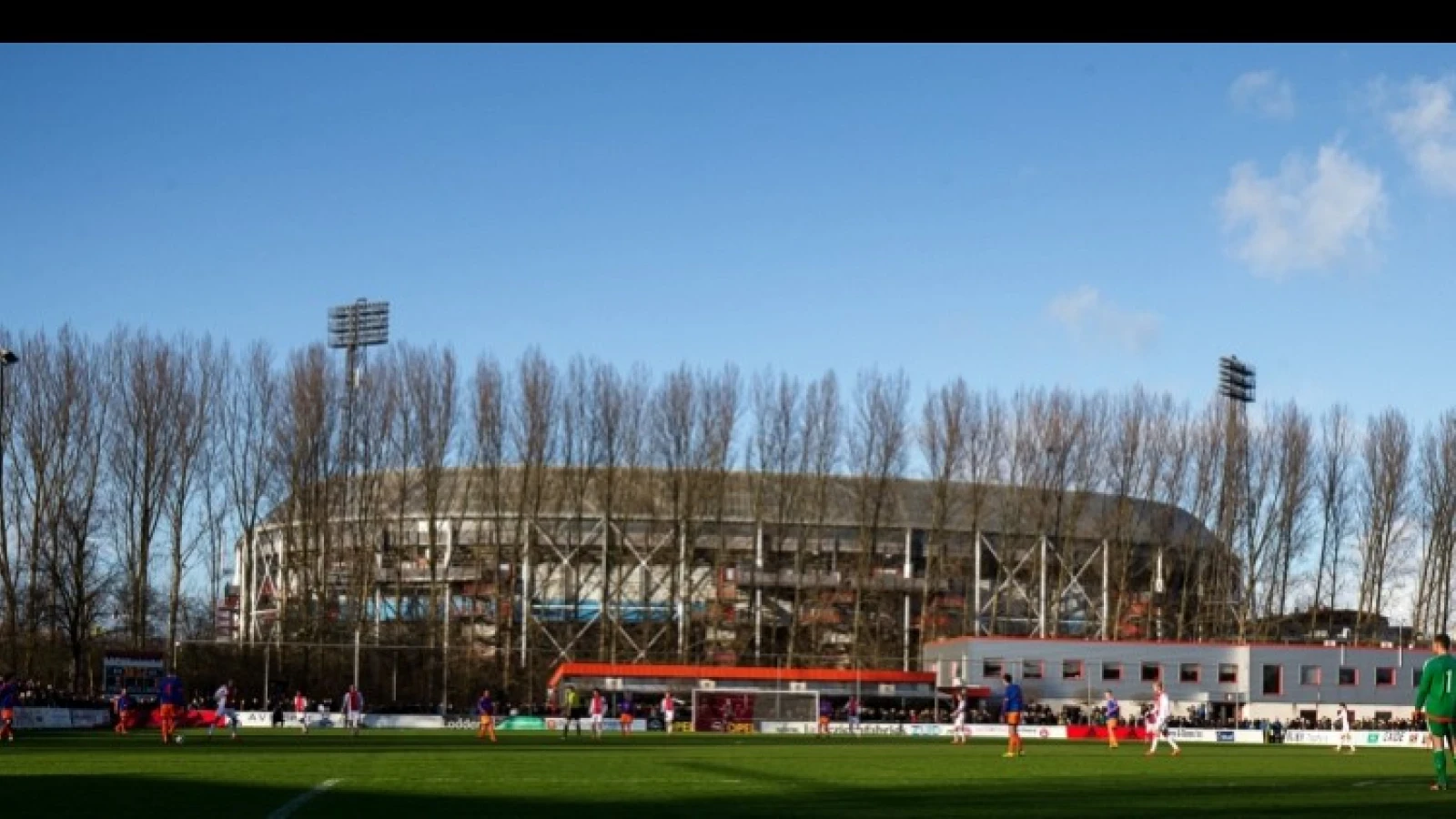 Feyenoord  B1  bekerfinalist na ruime zege