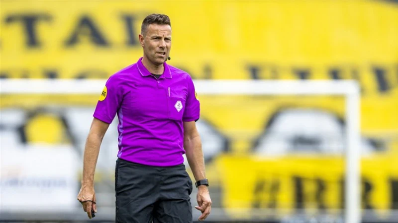 Pol van Boekel scheidsrechter tijdens wedstrijd tussen Feyenoord en RKC Waalwijk