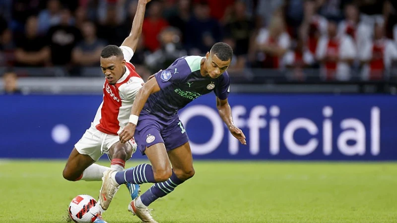 EREDIVISIE | Ajax wint met ruime cijfers topper van PSV