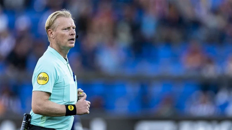 Kevin Blom scheidsrechter tijdens stadsderby tussen Sparta en Feyenoord