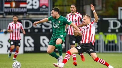 Feyenoord wint in blessuretijd stadsderby van Sparta