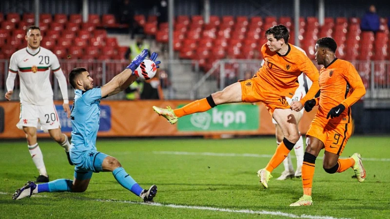 Jong Oranje wint met twee goals van Zirkzee van Jong Bulgarije