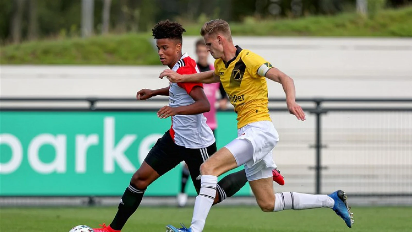 Denzel Hall geblesseerd geraakt op training