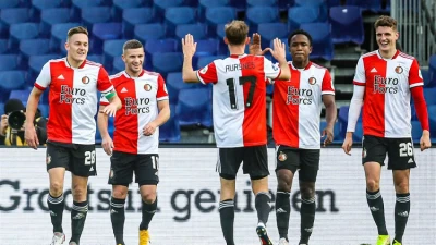 Feyenoord wint met ruime cijfers van PEC Zwolle na overtuigende eerste helft