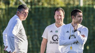 OFFICIEEL | Van Bronckhorst neemt drie bekenden mee naar Rangers
