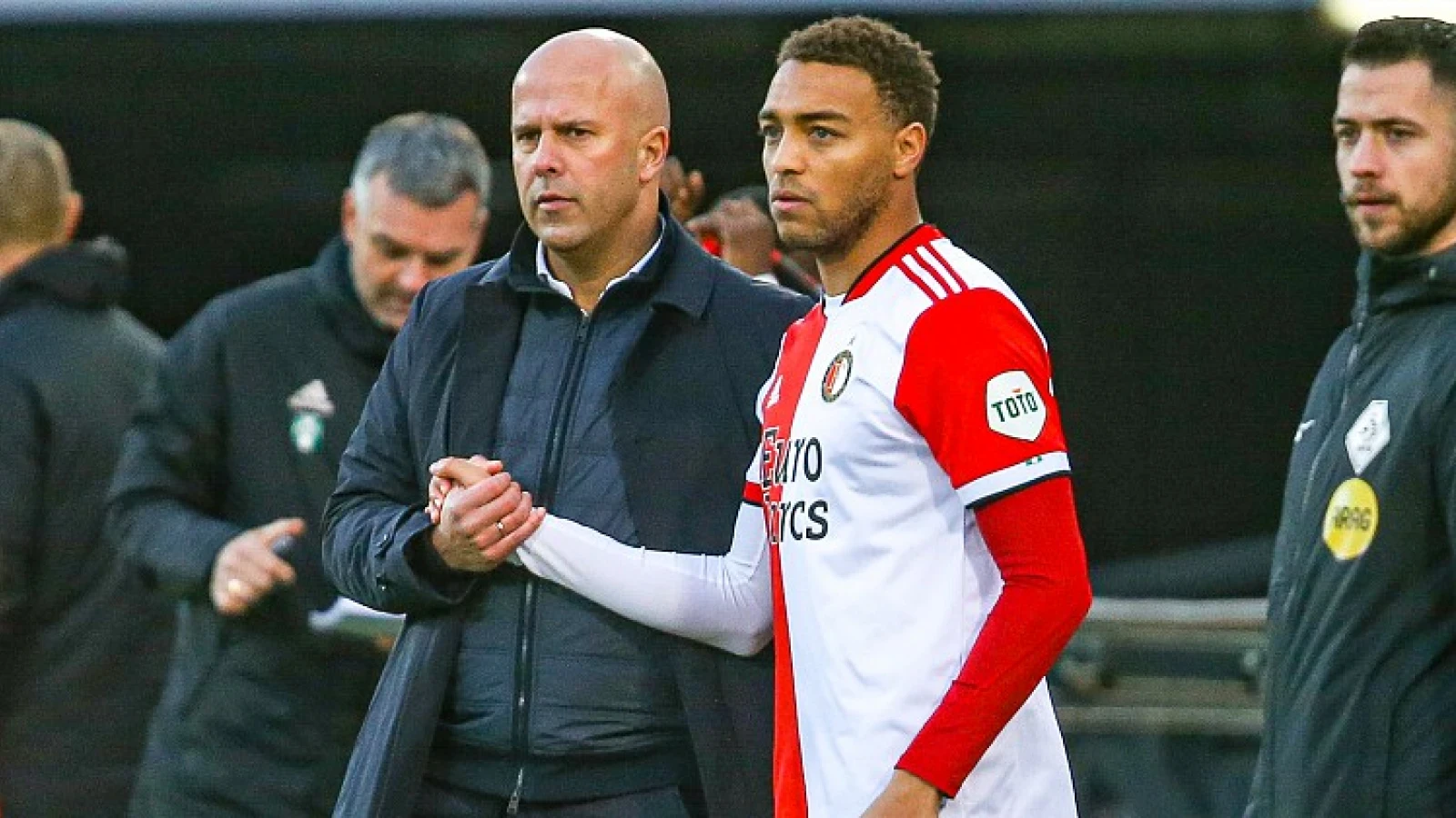 'Slot zet Feyenoord op scherp met uitspraak over concurrentie'