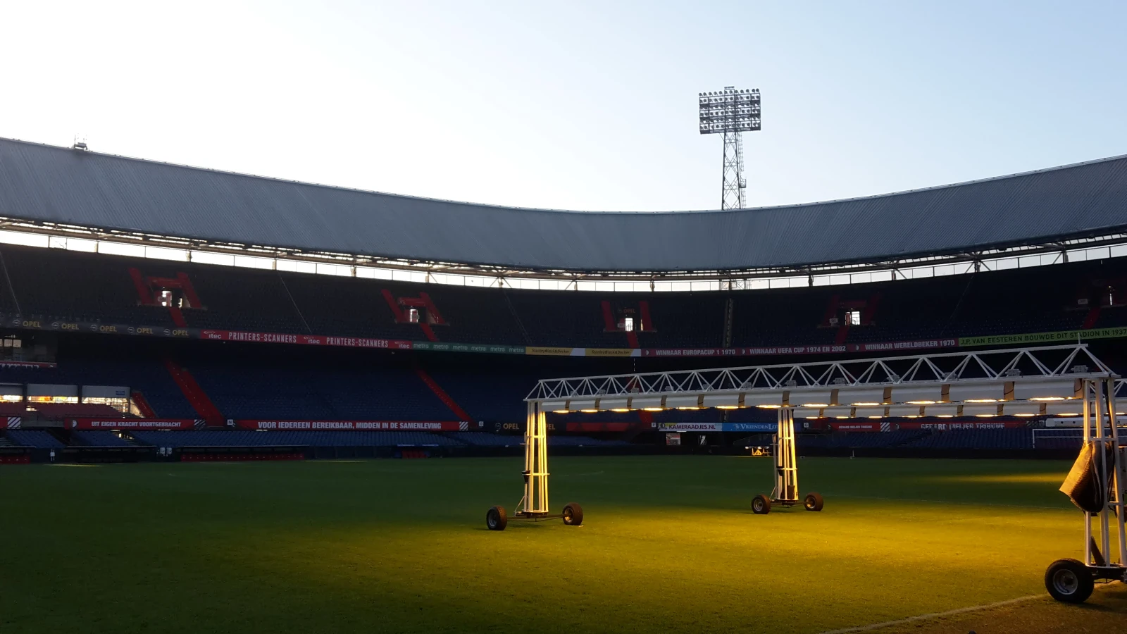 Scheidsrechterswissel bij Feyenoord - Fortuna Sittard