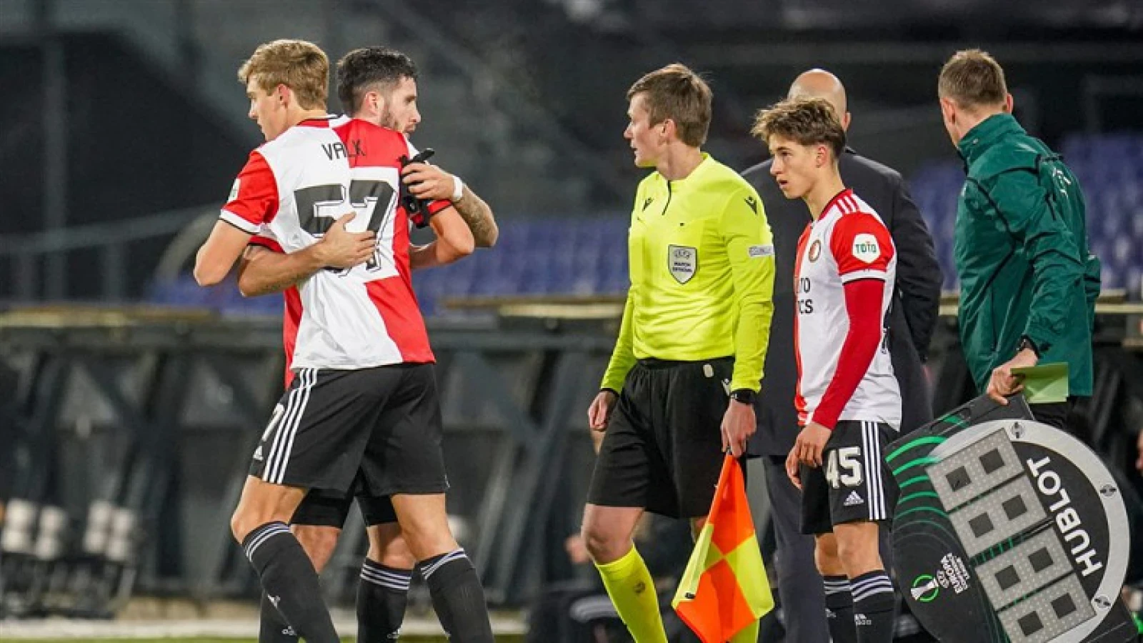 Debutant Valk over Feyenoorder: 'Daar kun je hartstikke veel van leren'