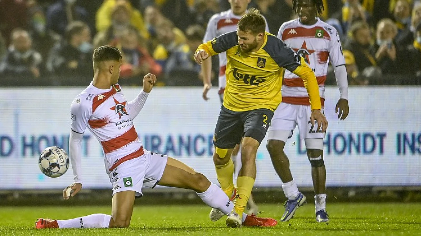 Oud-Feyenoorders | Nieuwkoop scoort, Botteghin pakt rood