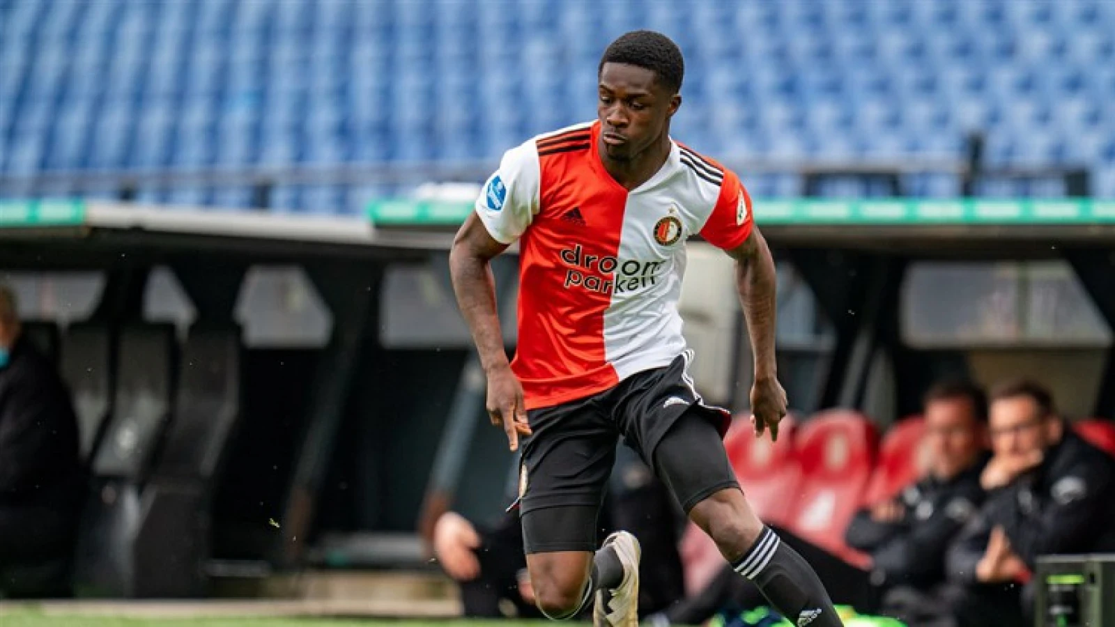 OFFICIEEL | Christian Conteh op huurbasis naar FC Dordrecht