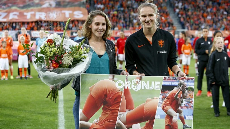 Grondlegster vrouwen voetbal bij Feyenoord wint Willem van Hanegem trofee