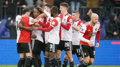 Feyenoord wint in eigen Kuip overtuigend van sc Cambuur