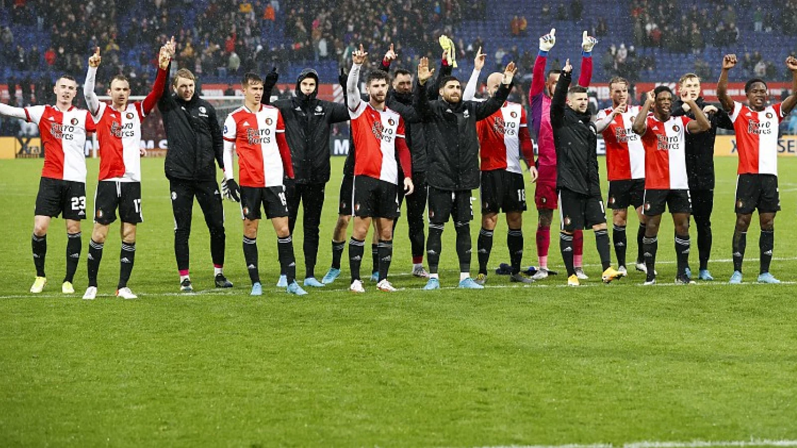 STAND | Feyenoord blijft derde na overwinning op Cambuur