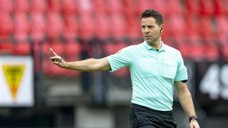 Pol van Boekel scheidsrechter tijdens wedstrijd tussen Feyenoord en FC Groningen