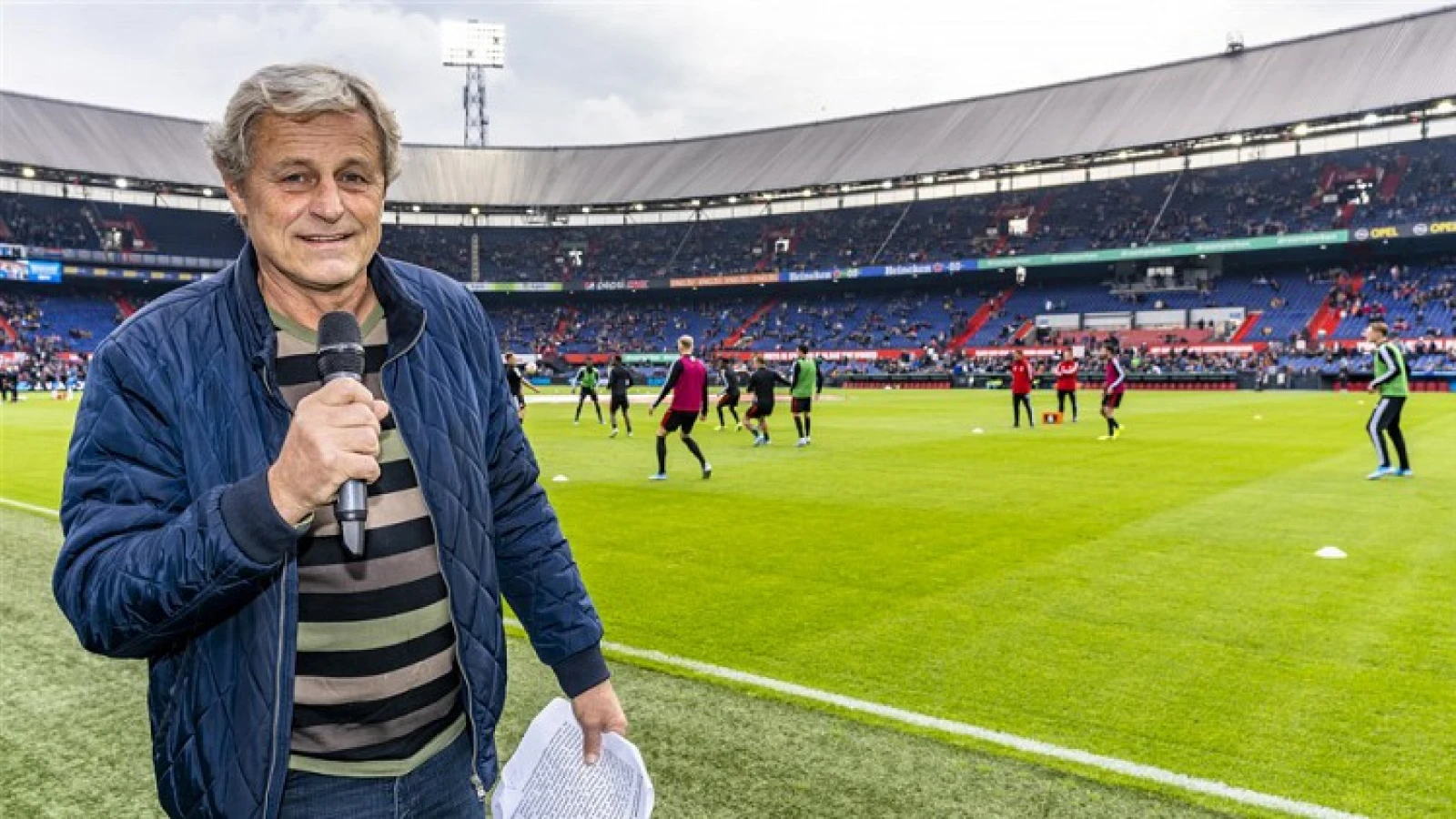 'In de hele Kuip was er opeens geroezemoes en de helft van het stadion ging applaudisseren'