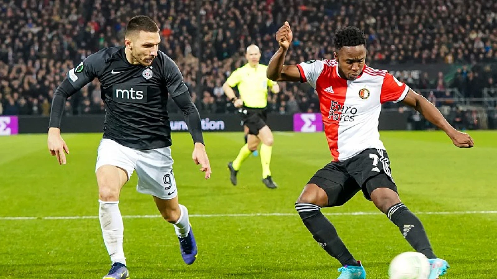 FOTO | Speciaal kaartje voor Sinisterra in FIFA 22 na prestaties tegen Partizan