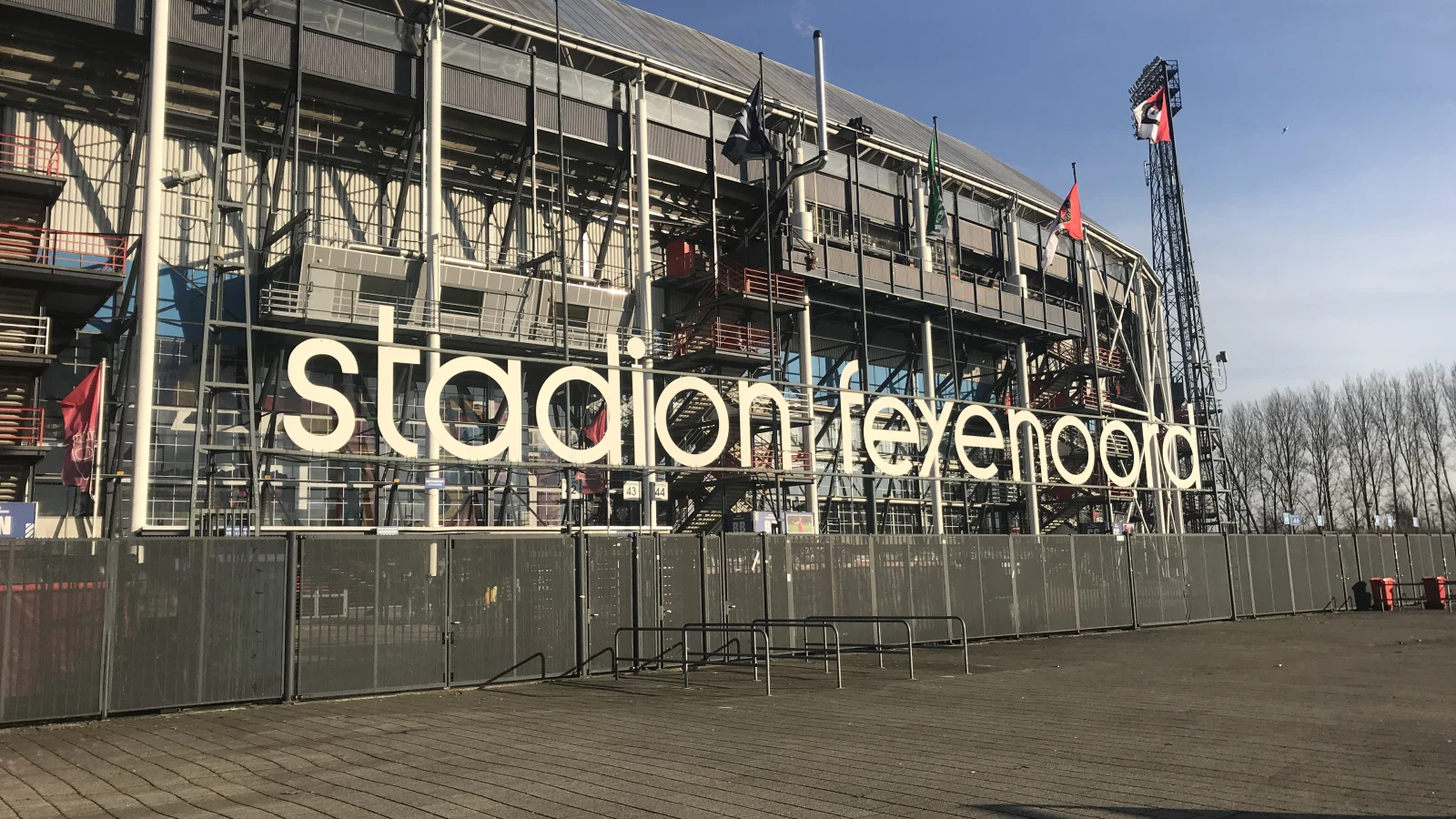 'Tweetal Feyenoorders traint binnen'