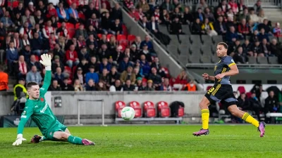 VIDEO | Feyenoord-spelers troosten keeper Slavia Praag