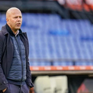 Telegraaf: 'Arne Slot bij Feyenoord losweken, is voor de Rotterdammers totaal onbespreekbaar'