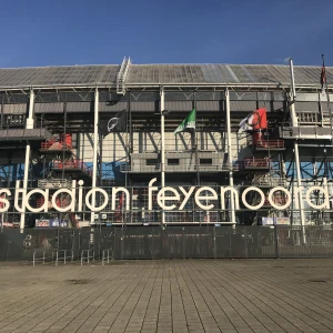 'Laat Feyenoord nu snel weer aan voetballen gaan denken'