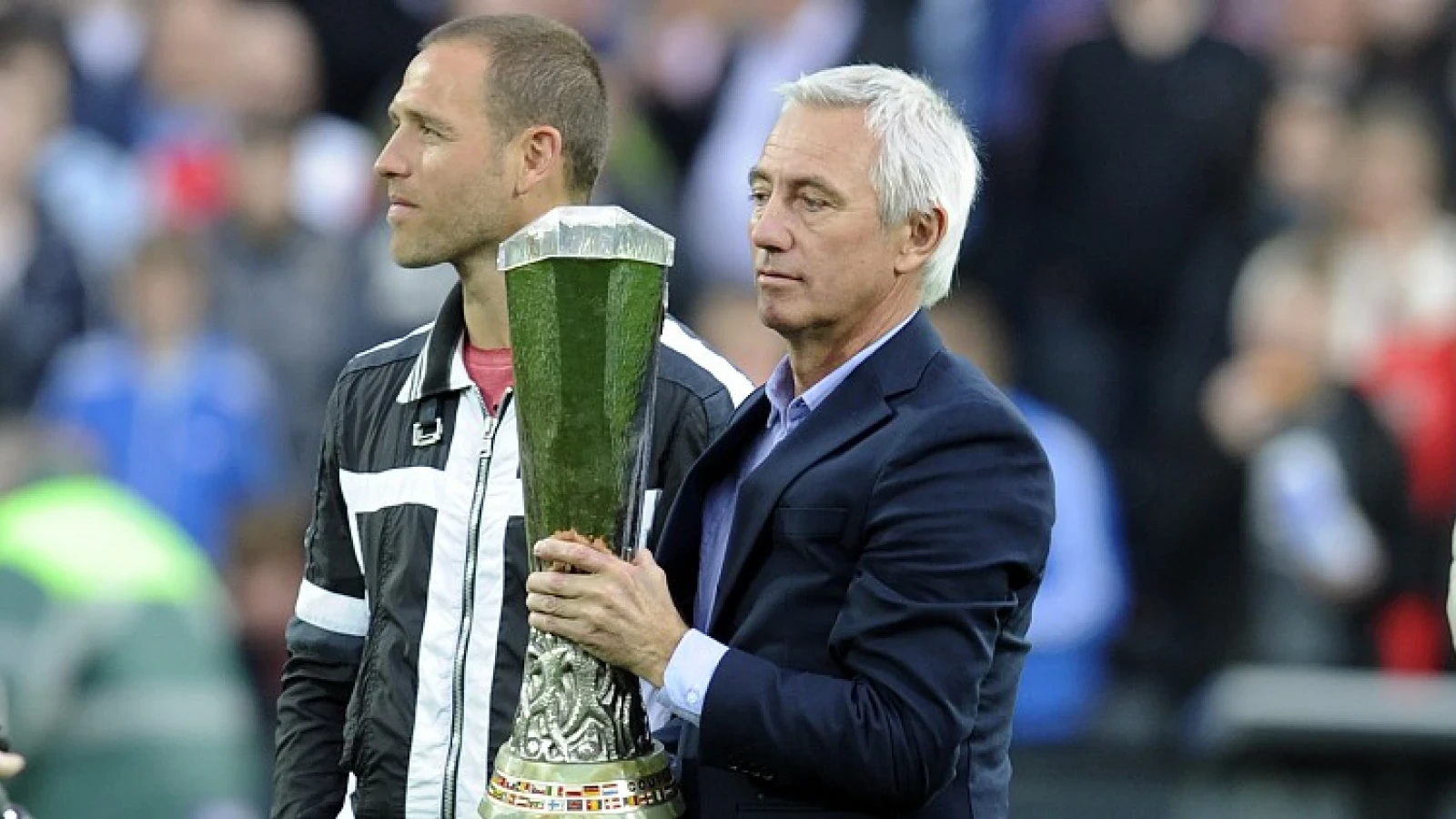 Van Marwijk over magische avonden: 'De jongens in het veld voelen dat en het geeft ze nóg meer energie'